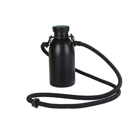 TUM047 产品_Drinkware - Bottle With Shoulder Strap - Black